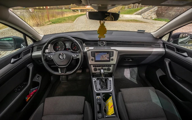 Volkswagen Passat cena 53000 przebieg: 239000, rok produkcji 2016 z Sieniawa małe 704